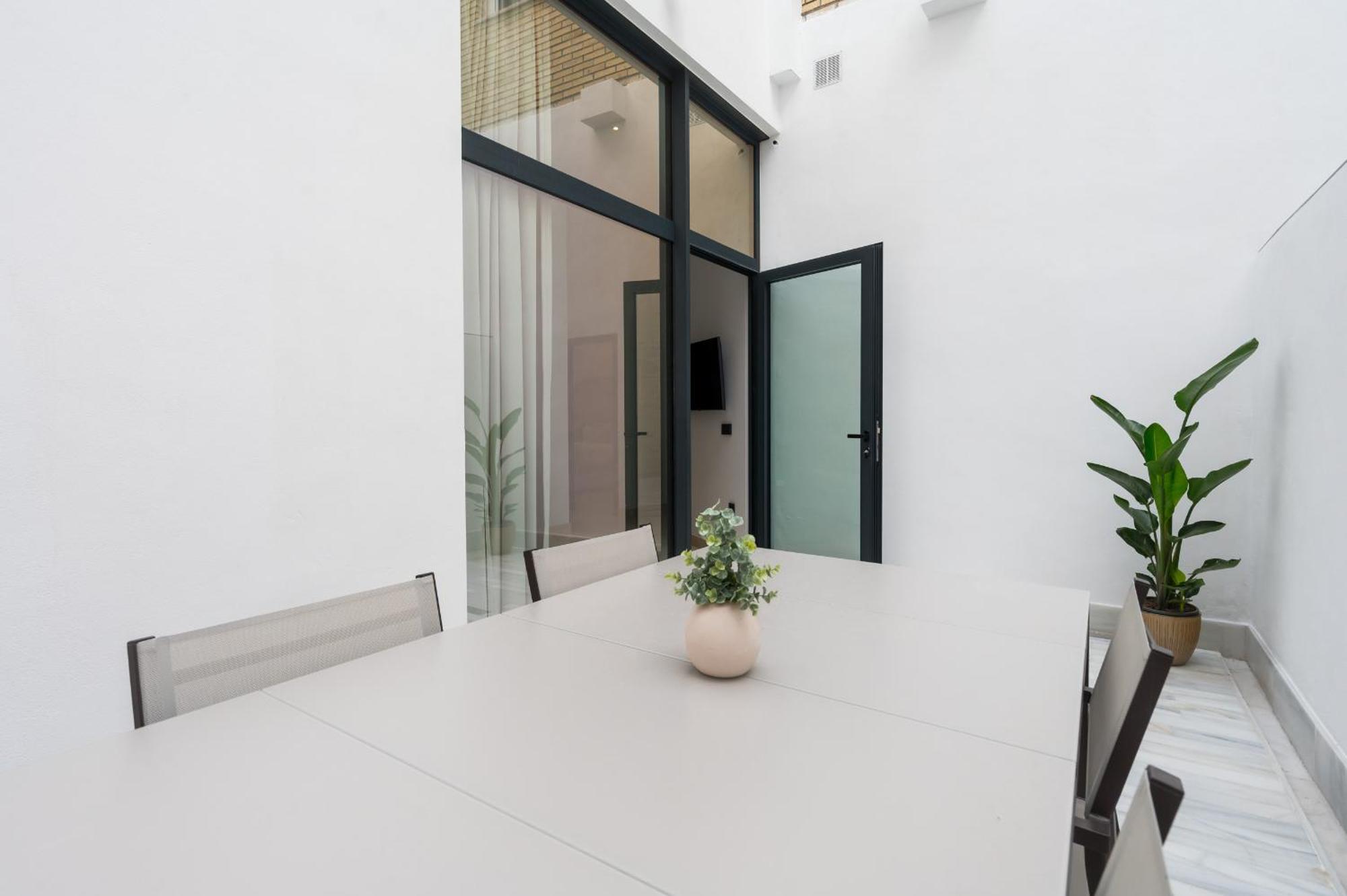 New Design Apartment - Private Patio - Gallos 2 Séville Extérieur photo